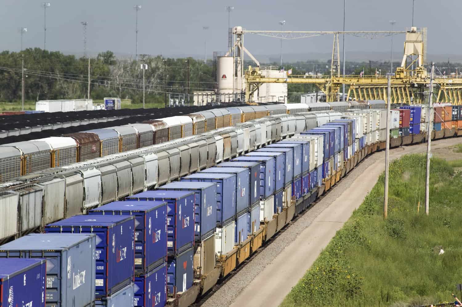 Trains also leave a carbon footprint. (Photo: Shutterstock)