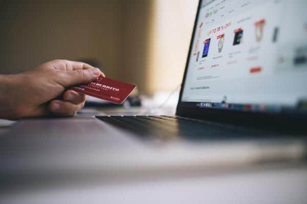 Ecommerce causes last-mile networks to creep closer to consumers (Photo: Pexels)