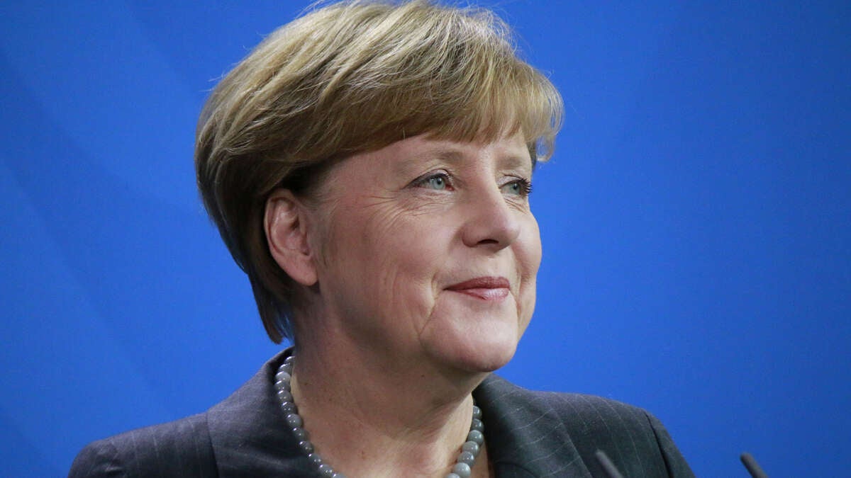 Angela Merkel calls for close cooperation between auto industry and government (Photo: Shutterstock)