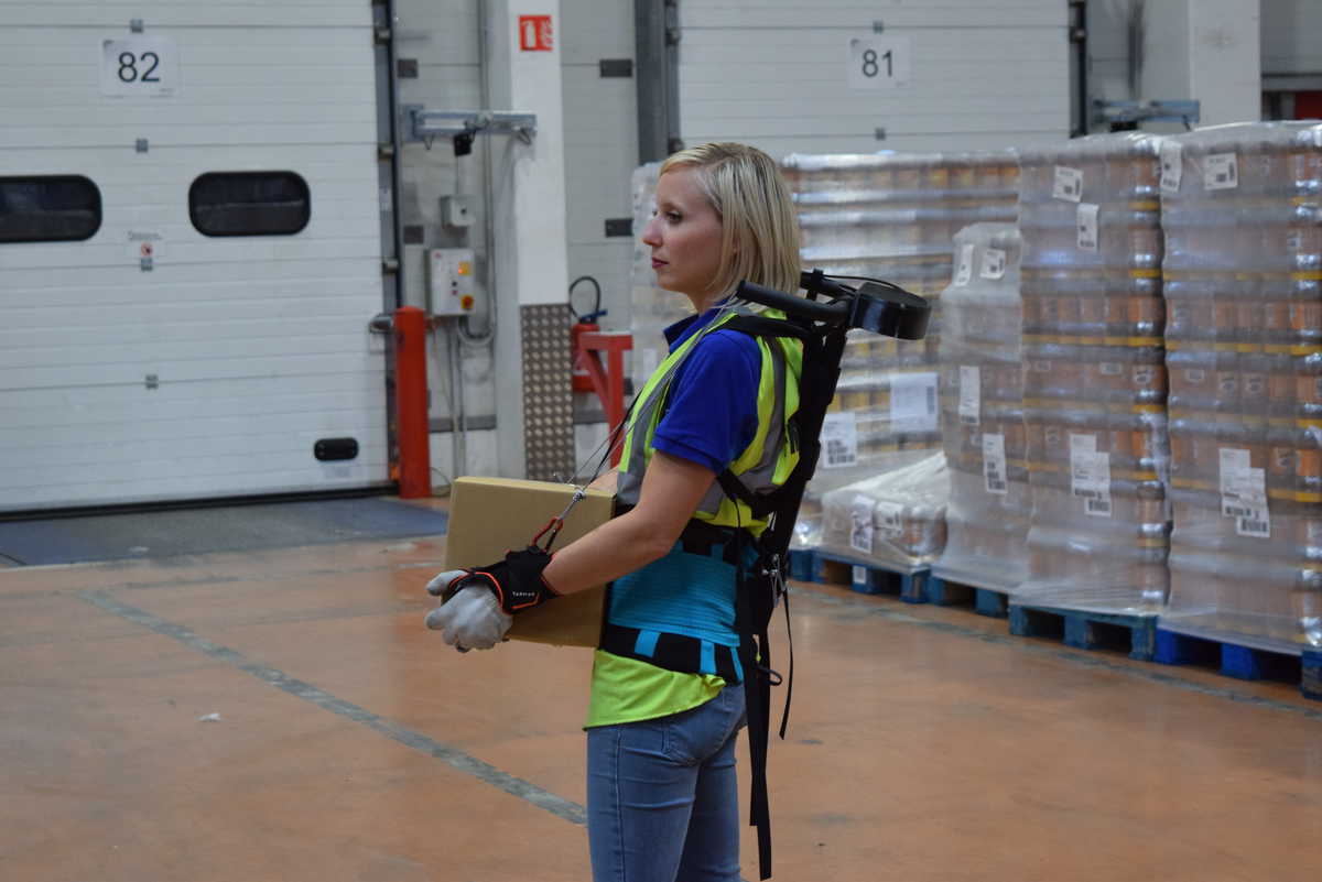 Relieving physical stress of warehouse workers through ergoskeletons that share loads (Photo: FM Logistic)