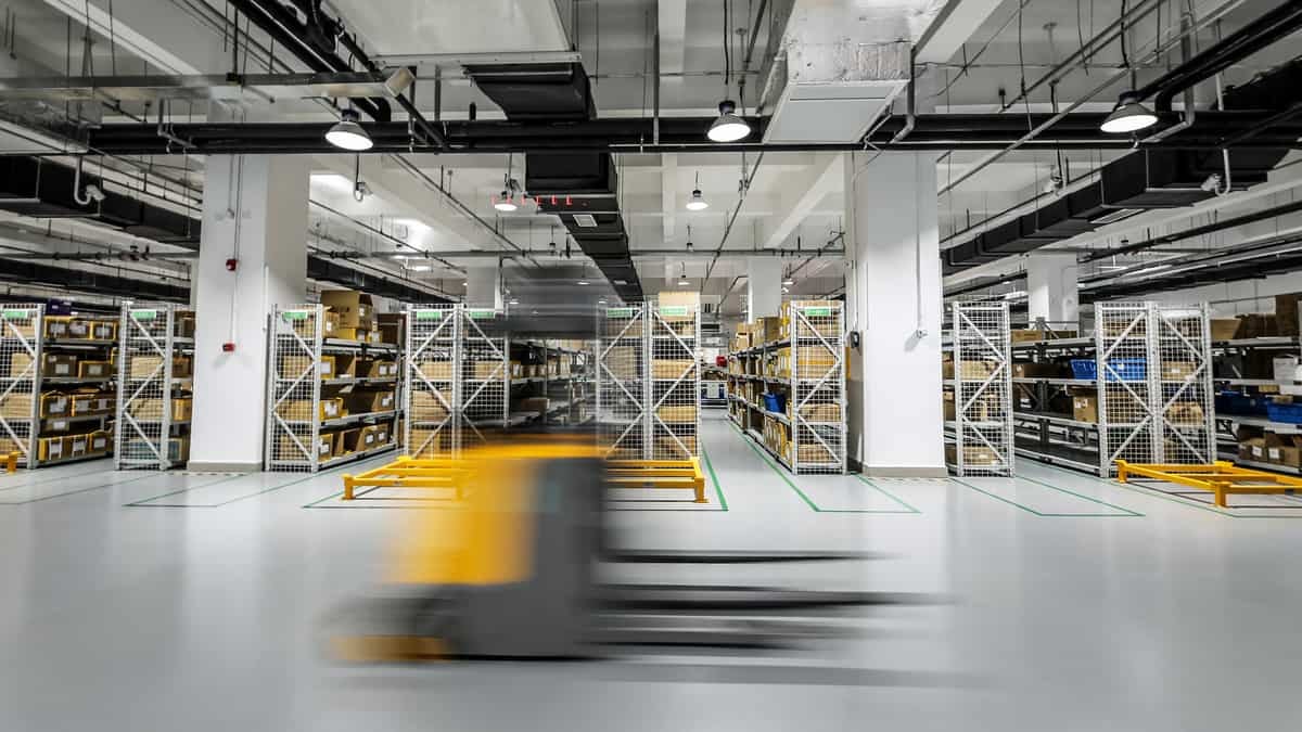 Leveraging robots-as-a-service in a competitive warehousing environment (Photo: Shutterstock)