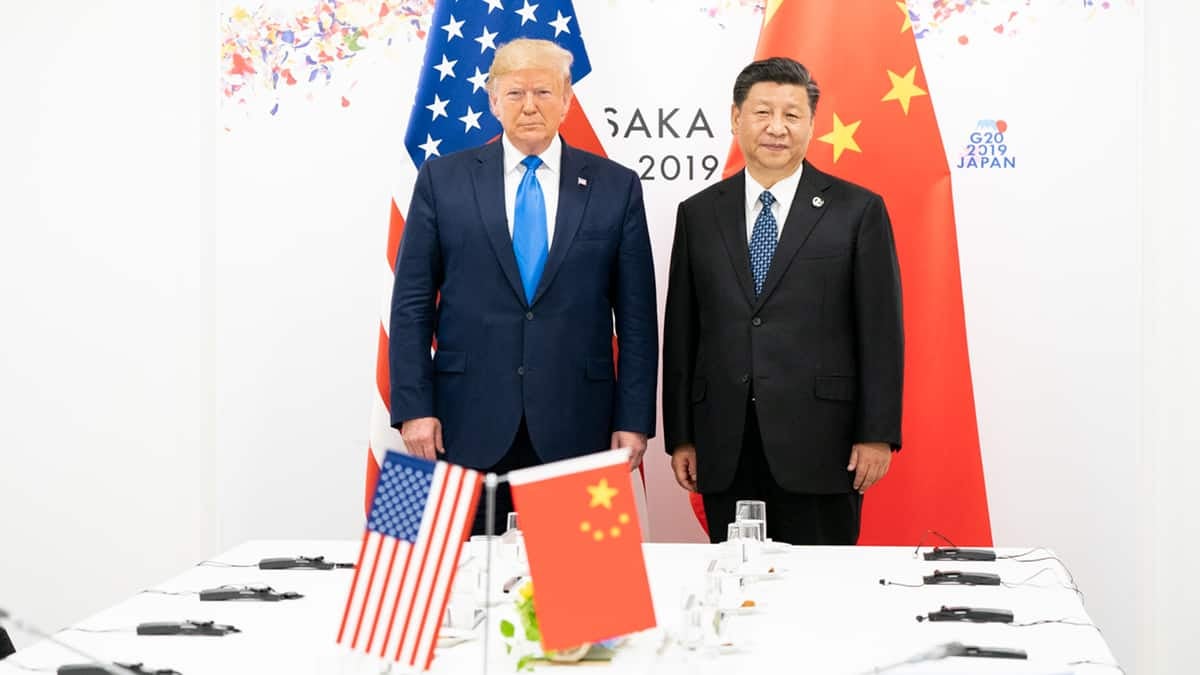 Trump shakes hand with Xi