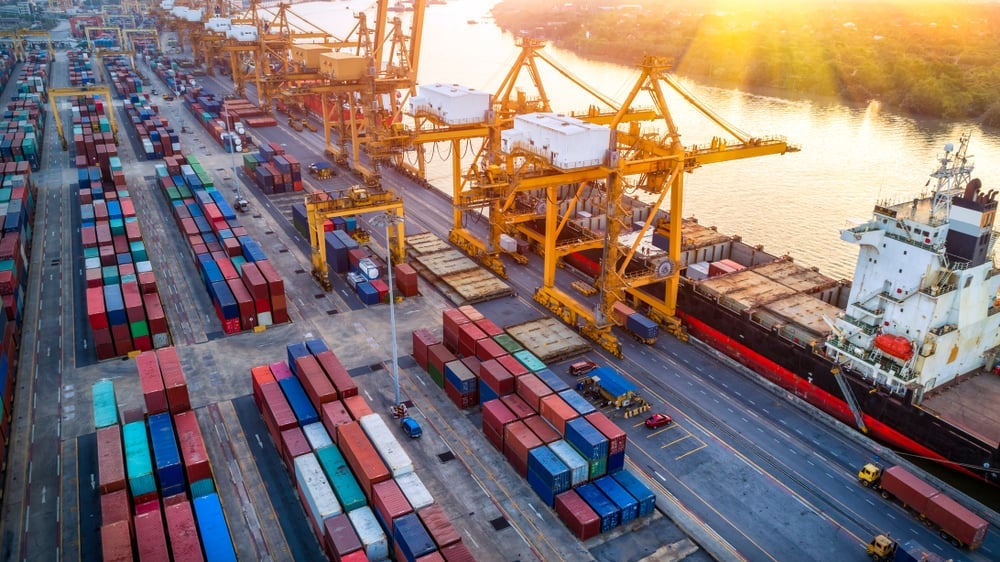 Global trade flows decline even as capital and people flows stay resilient (Photo: Shutterstock)