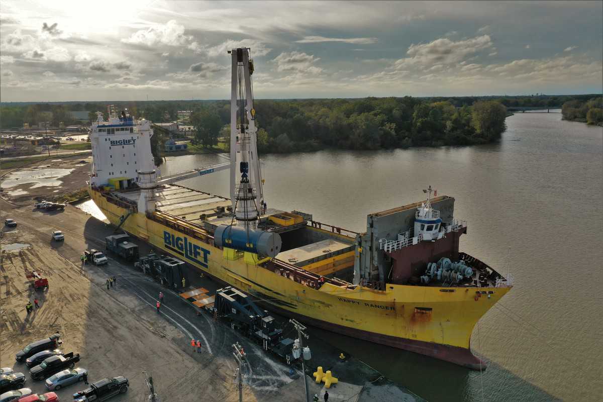 ship discharges a generator stator