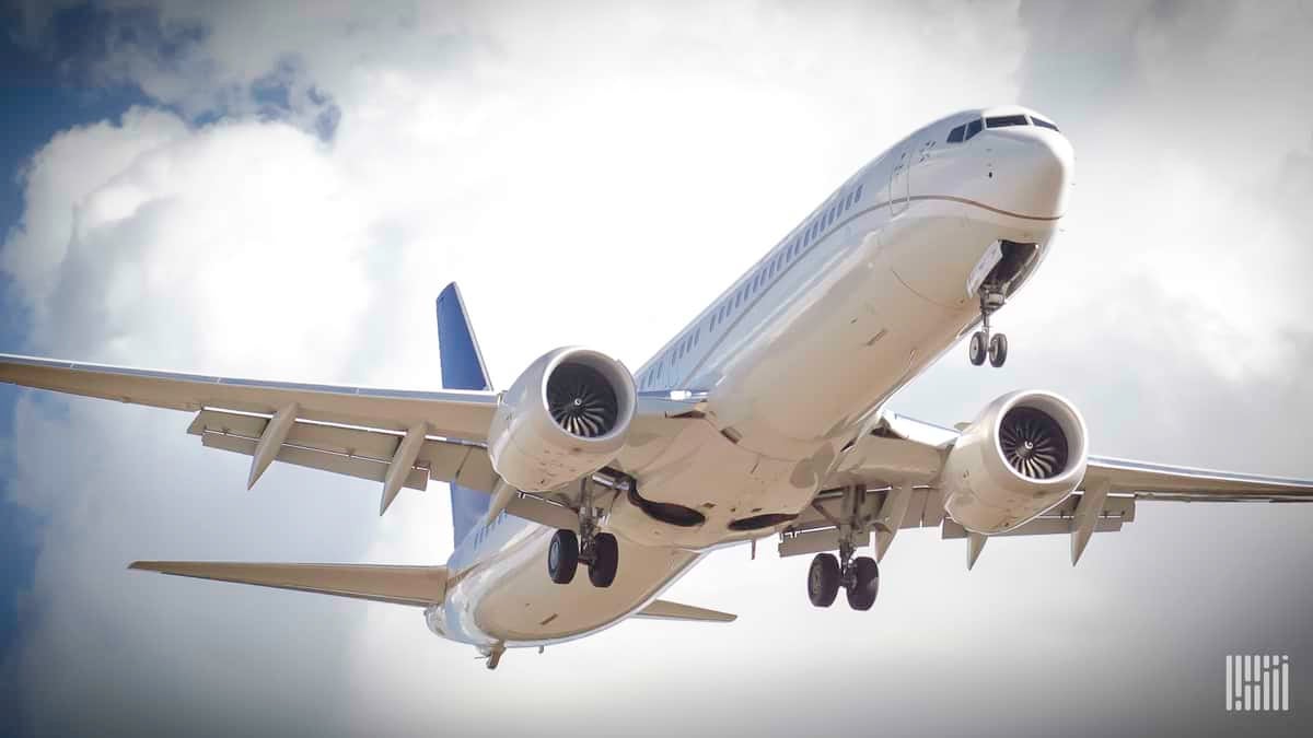 Looking up at airplane landing