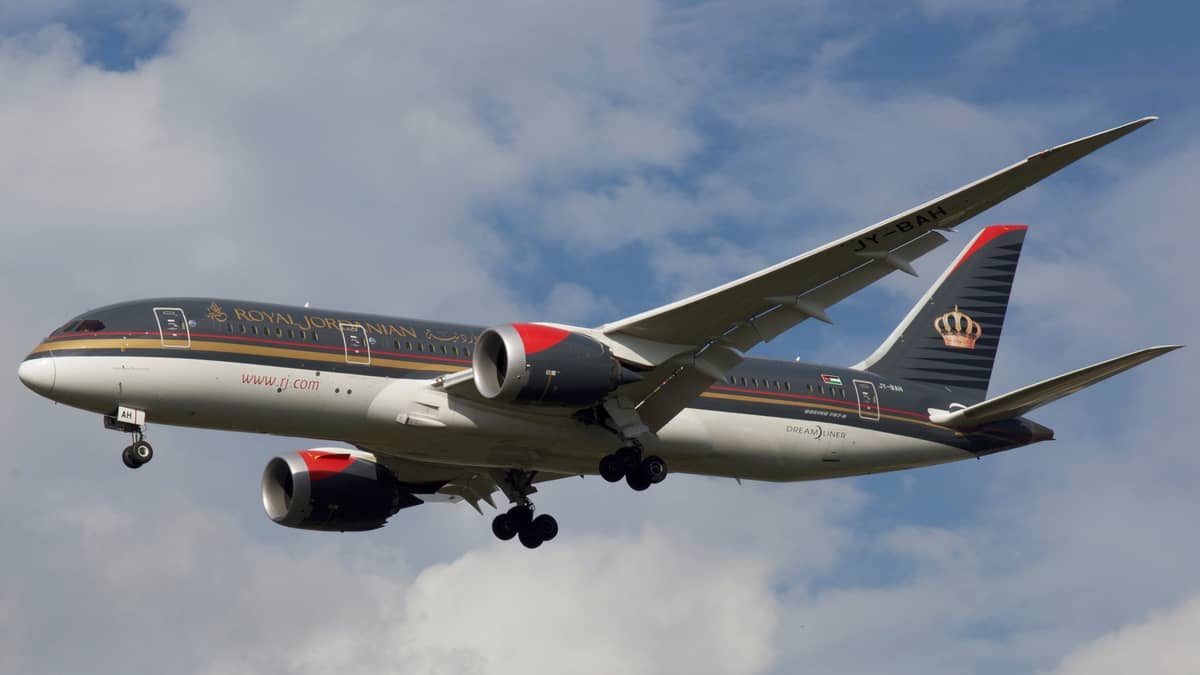 Royal Jordanian airliner on approach