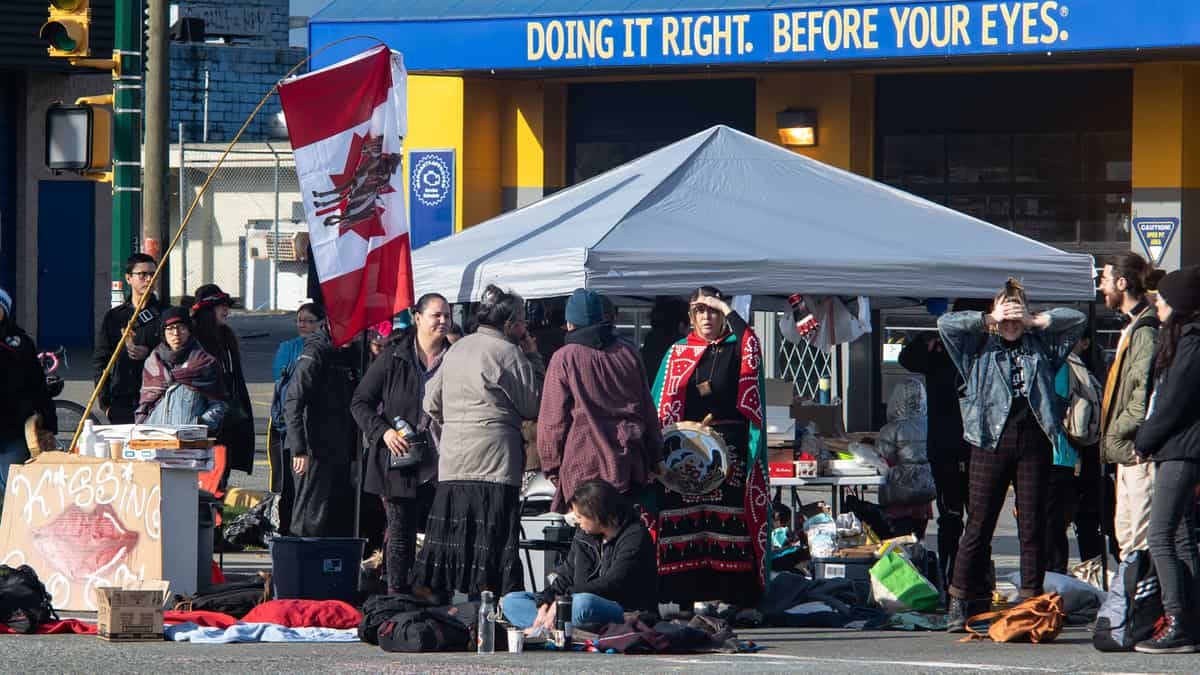 Protestors blocking an intersection in Vancouver after a police action on Wet’suwet’en land.