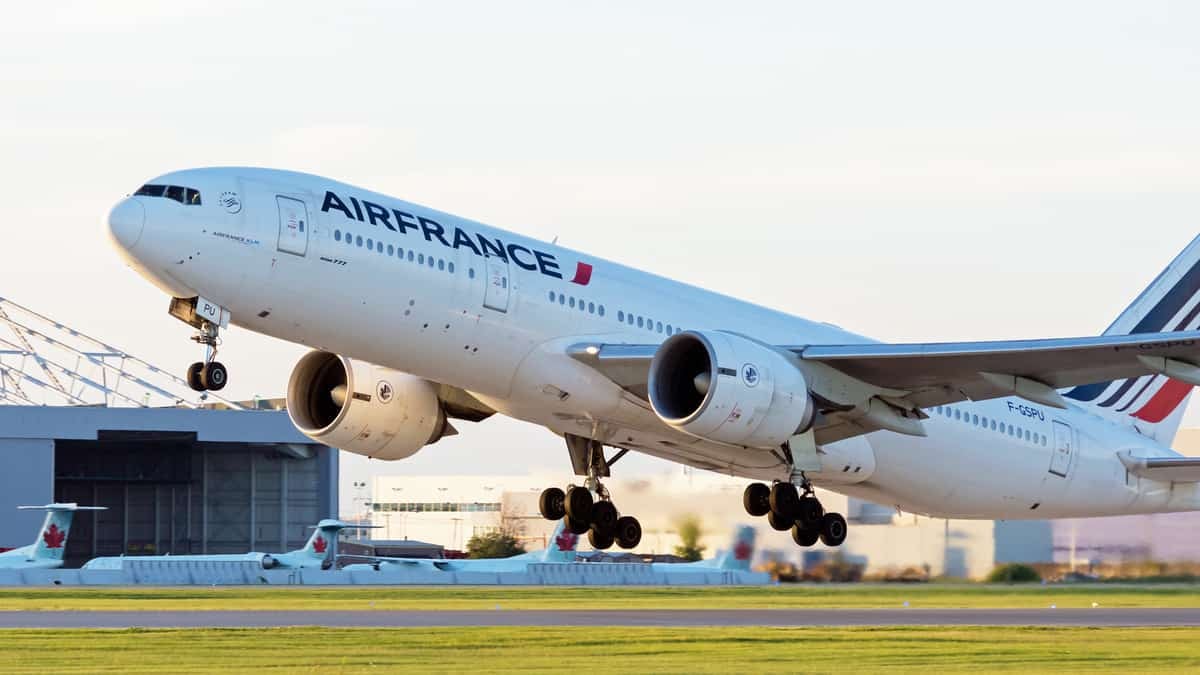 Air France plane takes off