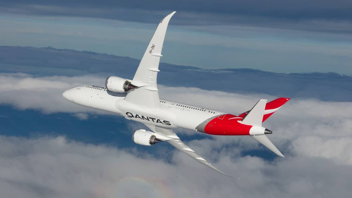 A Qantas 787 Dreamline makes a turn in the air.