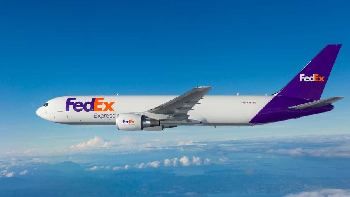 FedEx 767 in flight