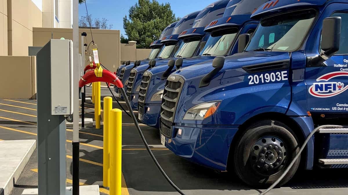 Freightliner eCascadia charging