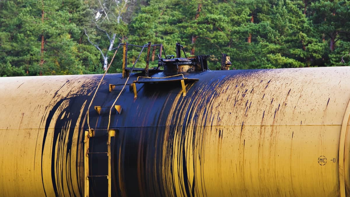 A photograph of the top of a tank car.