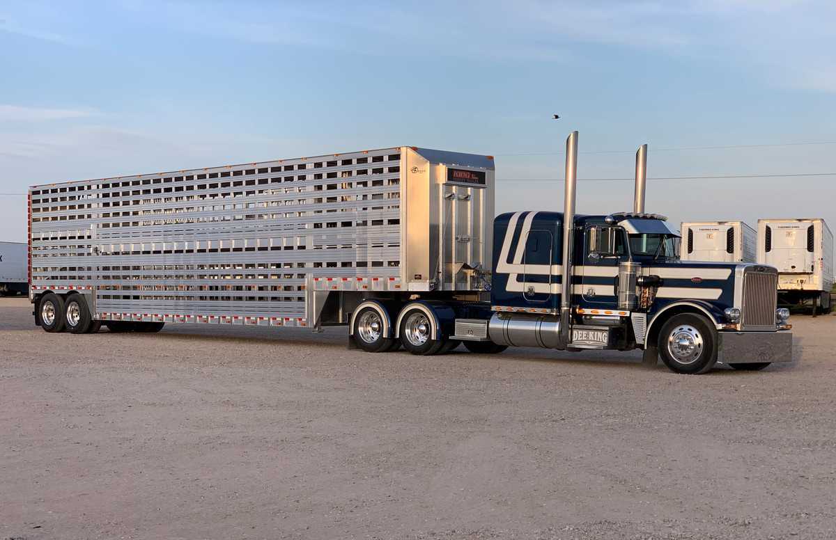 Livestock hauler