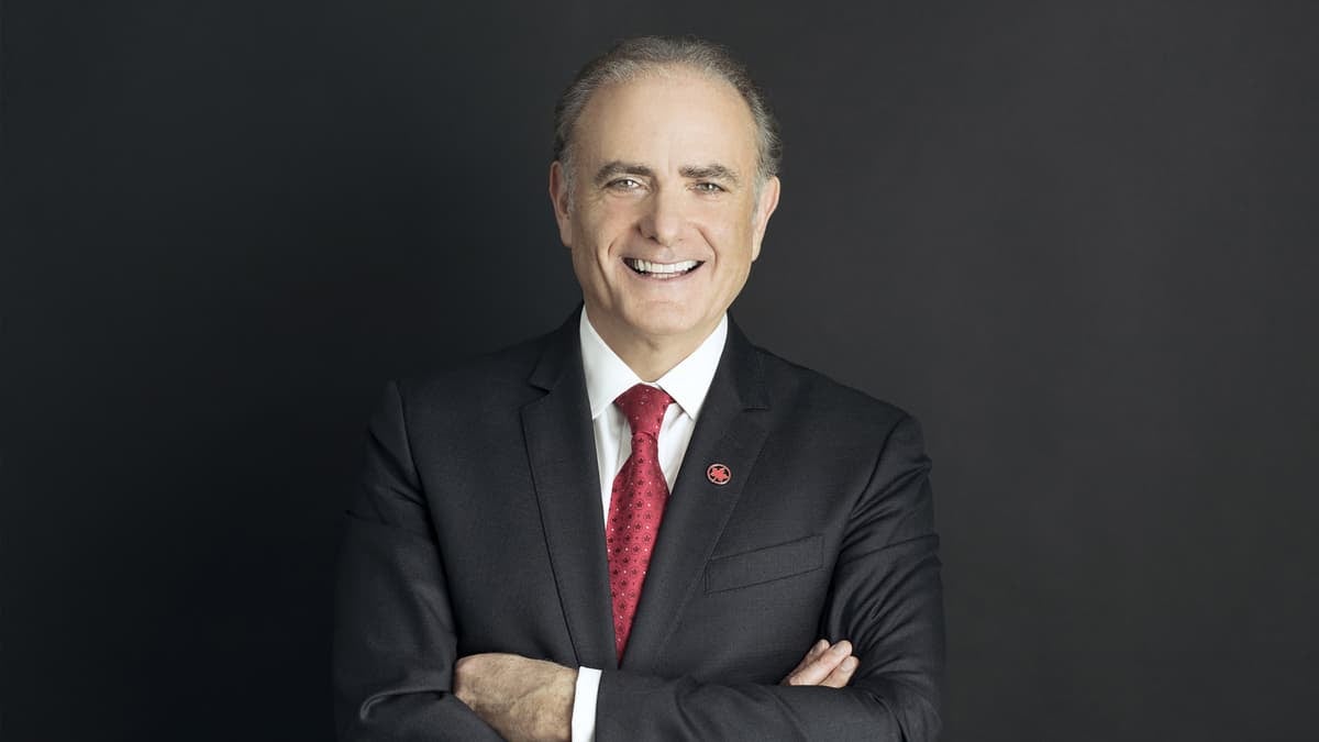 Portrait photo of Air Canada CEO Calin Rovinescu