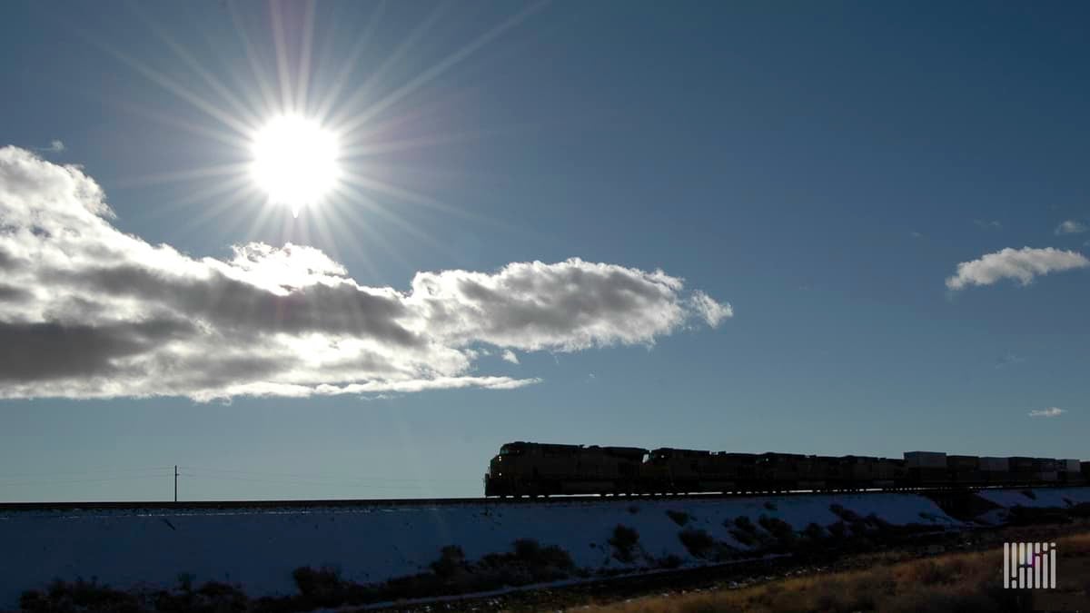 CP is starting a pilot project to build a hydrogen-powered locomotive.