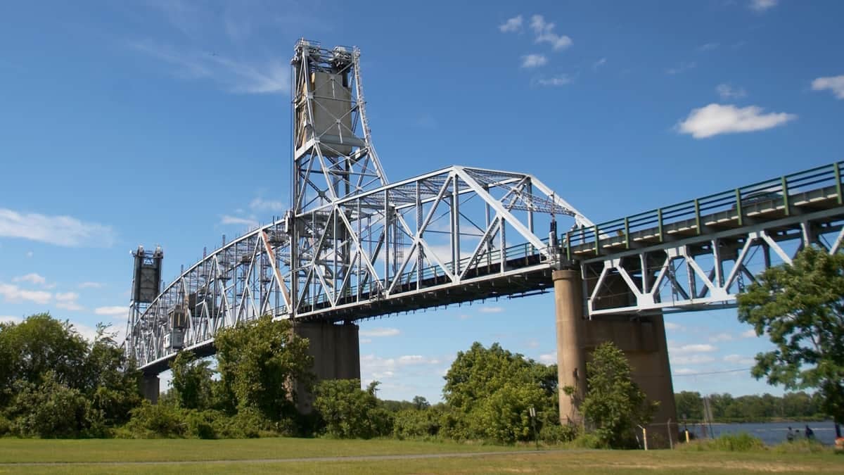 Burlington-Bristol Bridge under sunny skies.