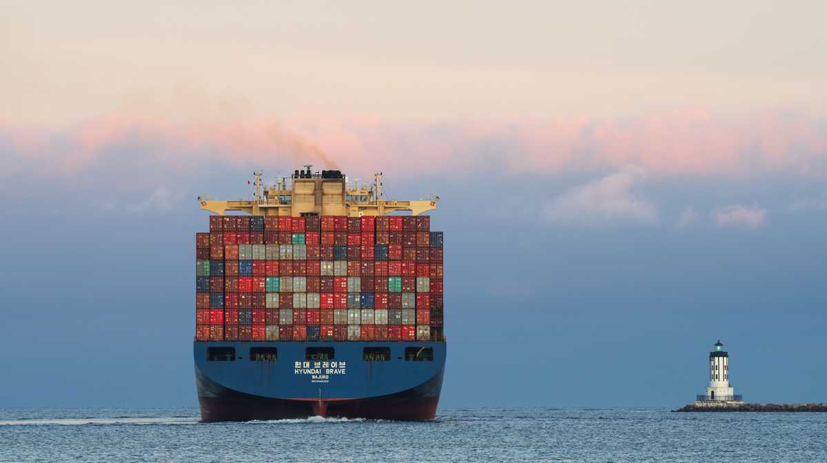 California container ship congestion