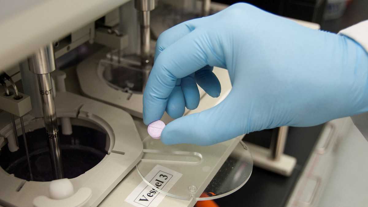 A U.S. Food and Drug Administration scientist tests the efficacy of a generic drug. (Credit: FDA photo by Michael J. Ermarth)