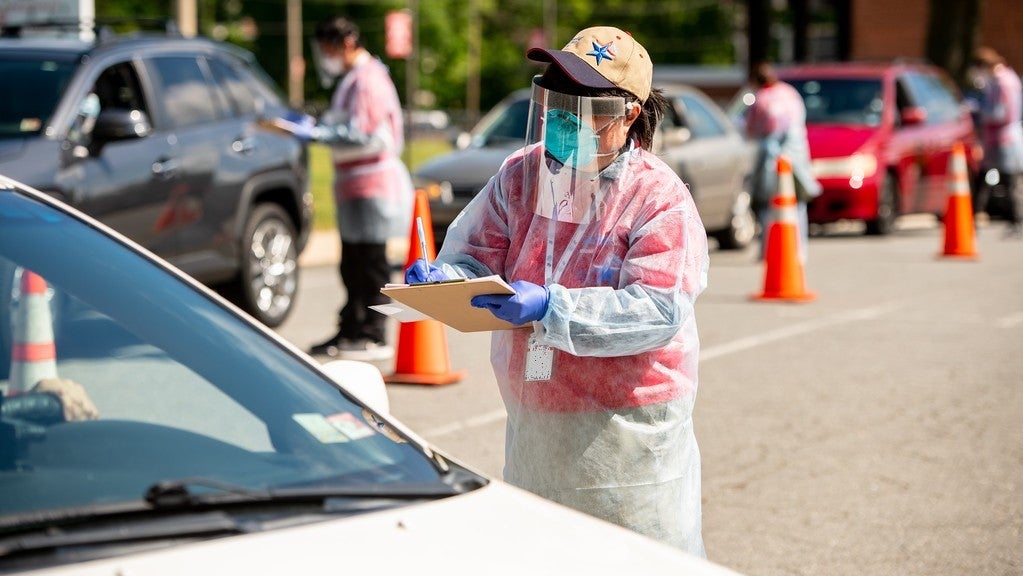 A volunteer assists at a COVID-19 testing site in Virginia. (Photo: HHS)