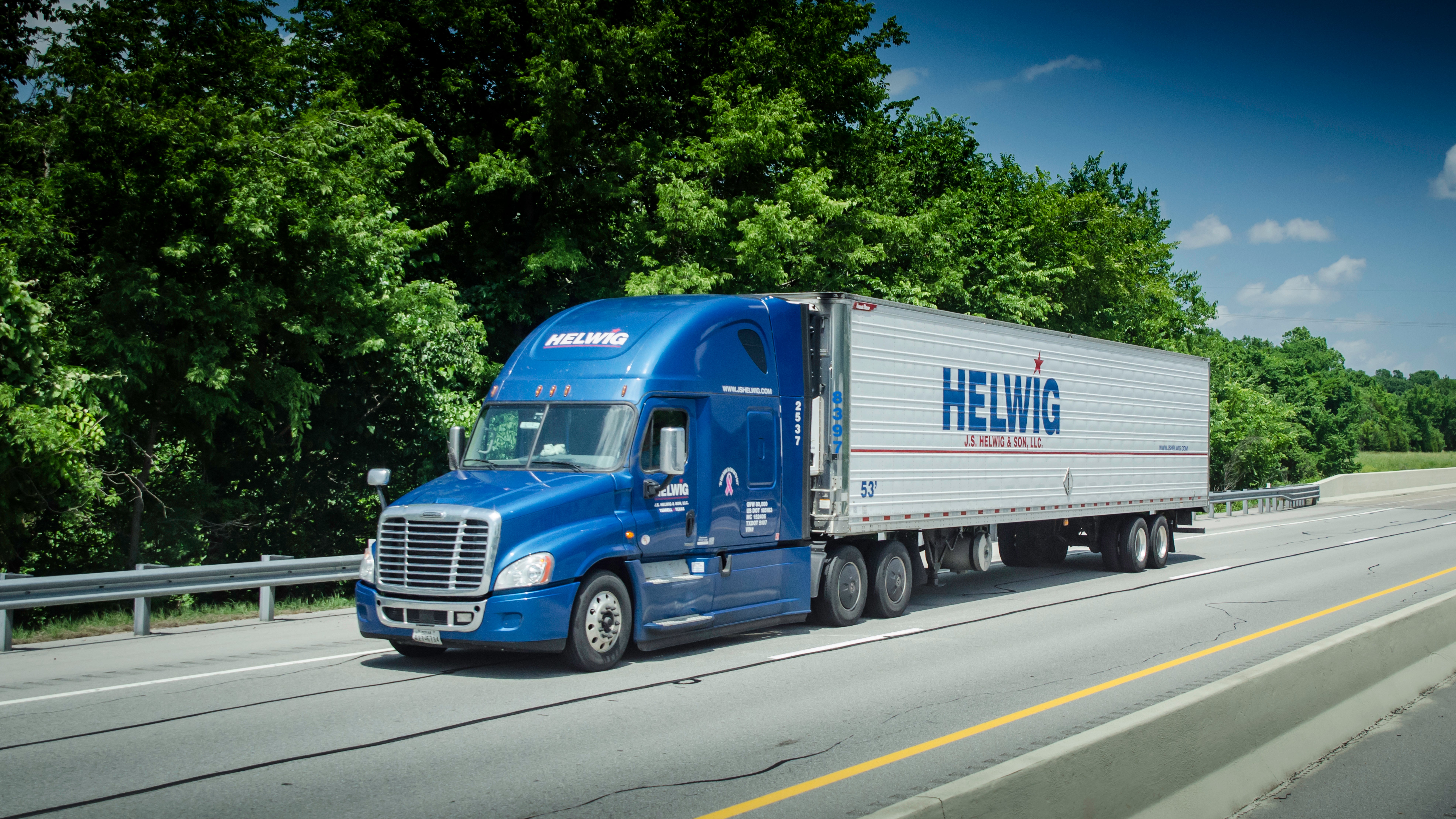 Fleets continue to offer more to lure drivers