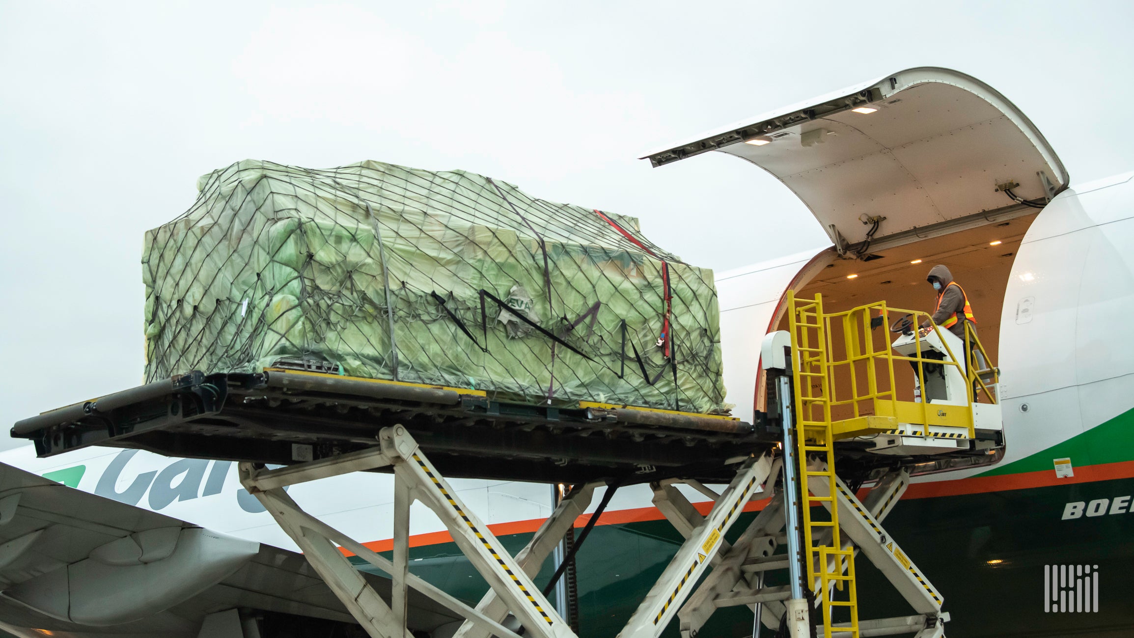 Shipping delays are causing ocean to air shifts, raising emissions.