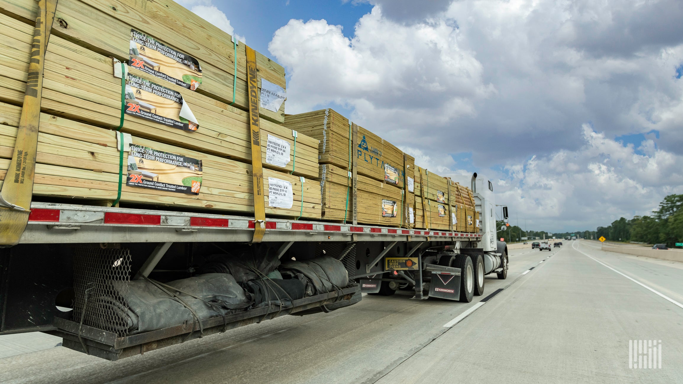 Tight flatbed truck capacity, strong end markets to support 2022 guidance