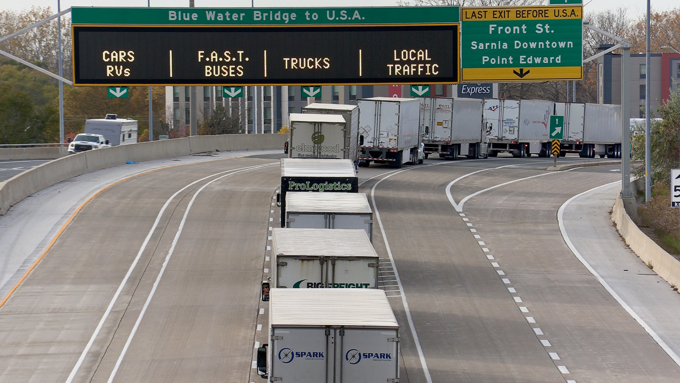 Trucks lined up at the US canada border