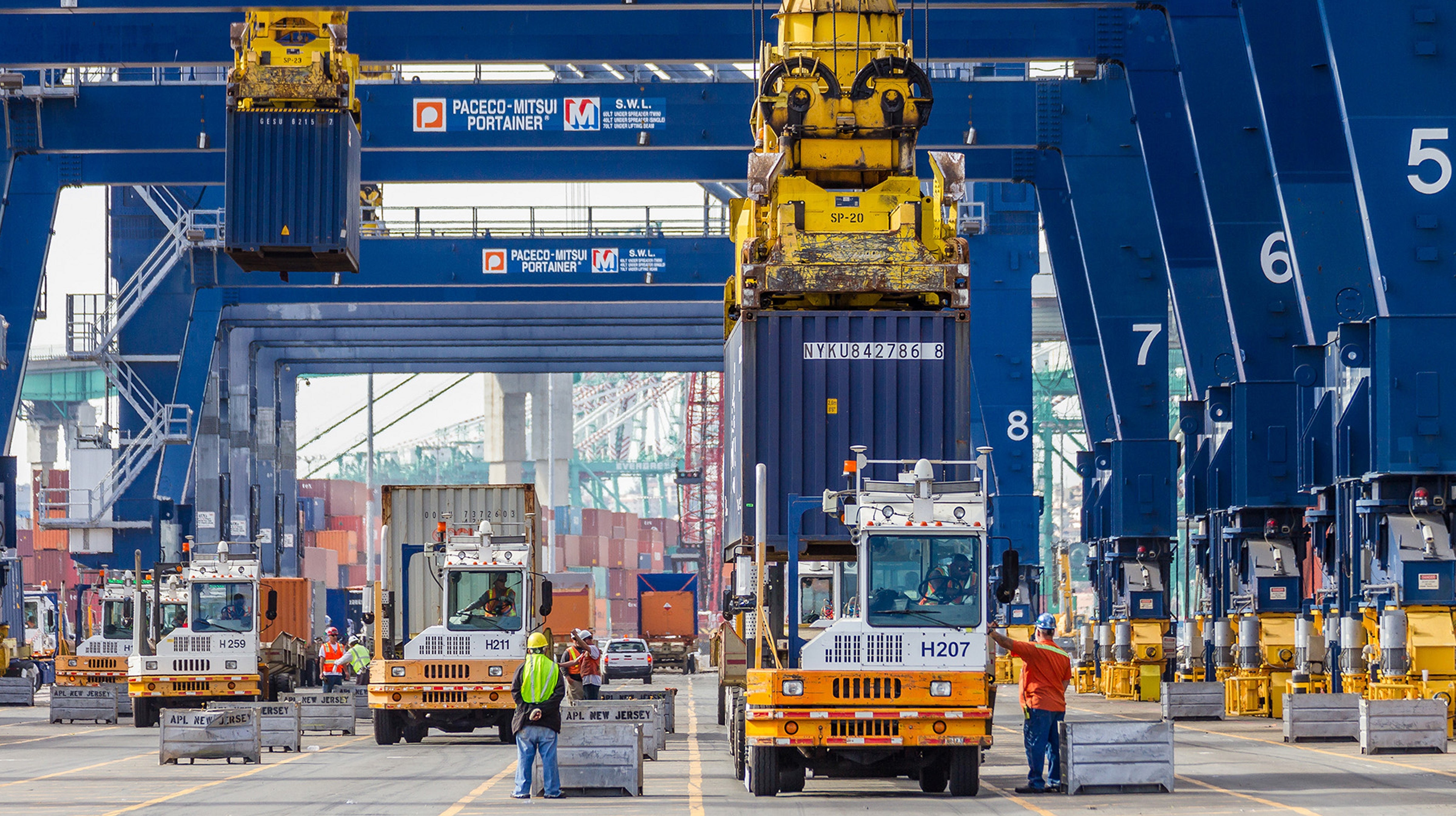 picture of dockworkers at the Port of Los Angeles