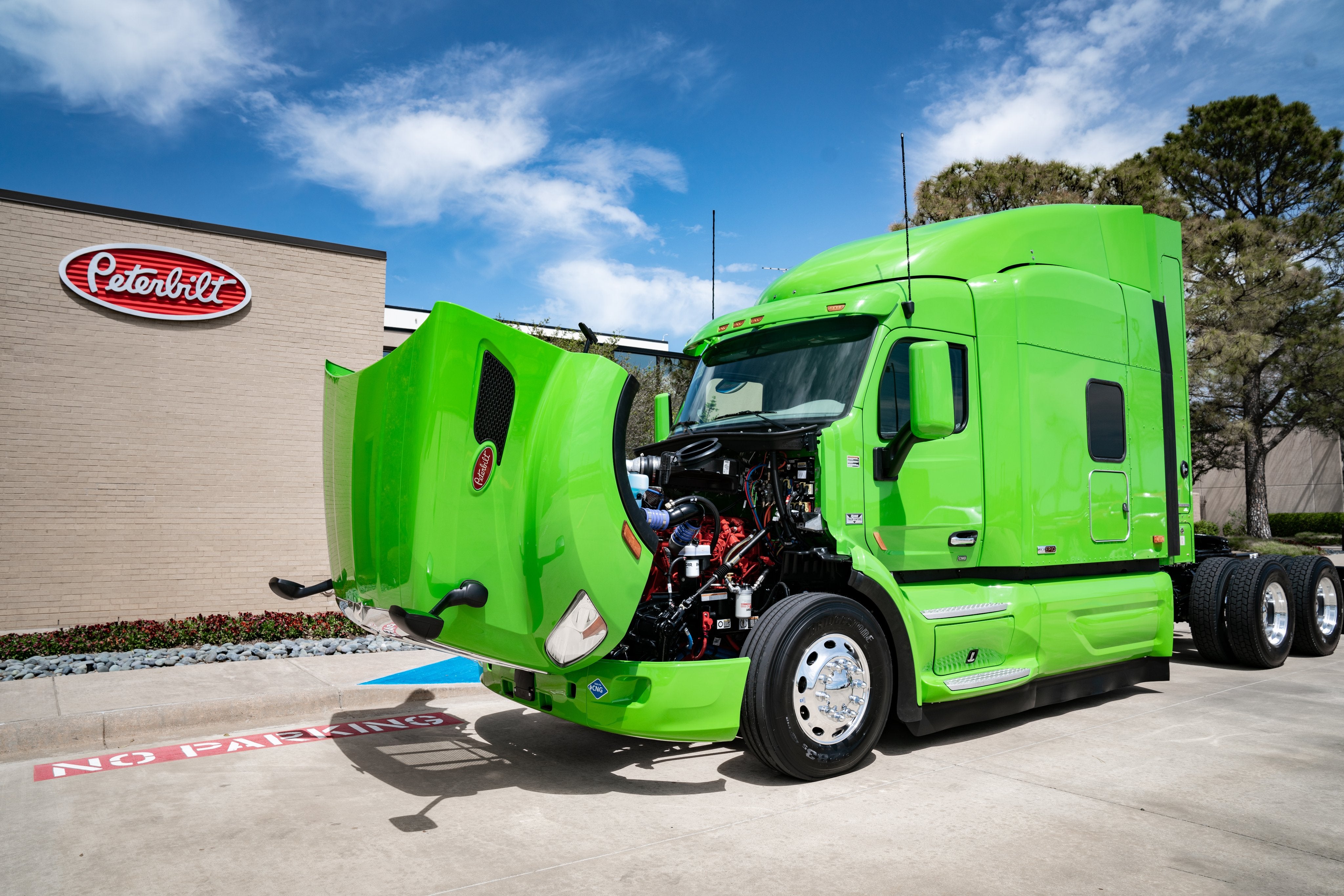 Green Peterbilt truck that Hyliion uses for the Hypertruck ERX system