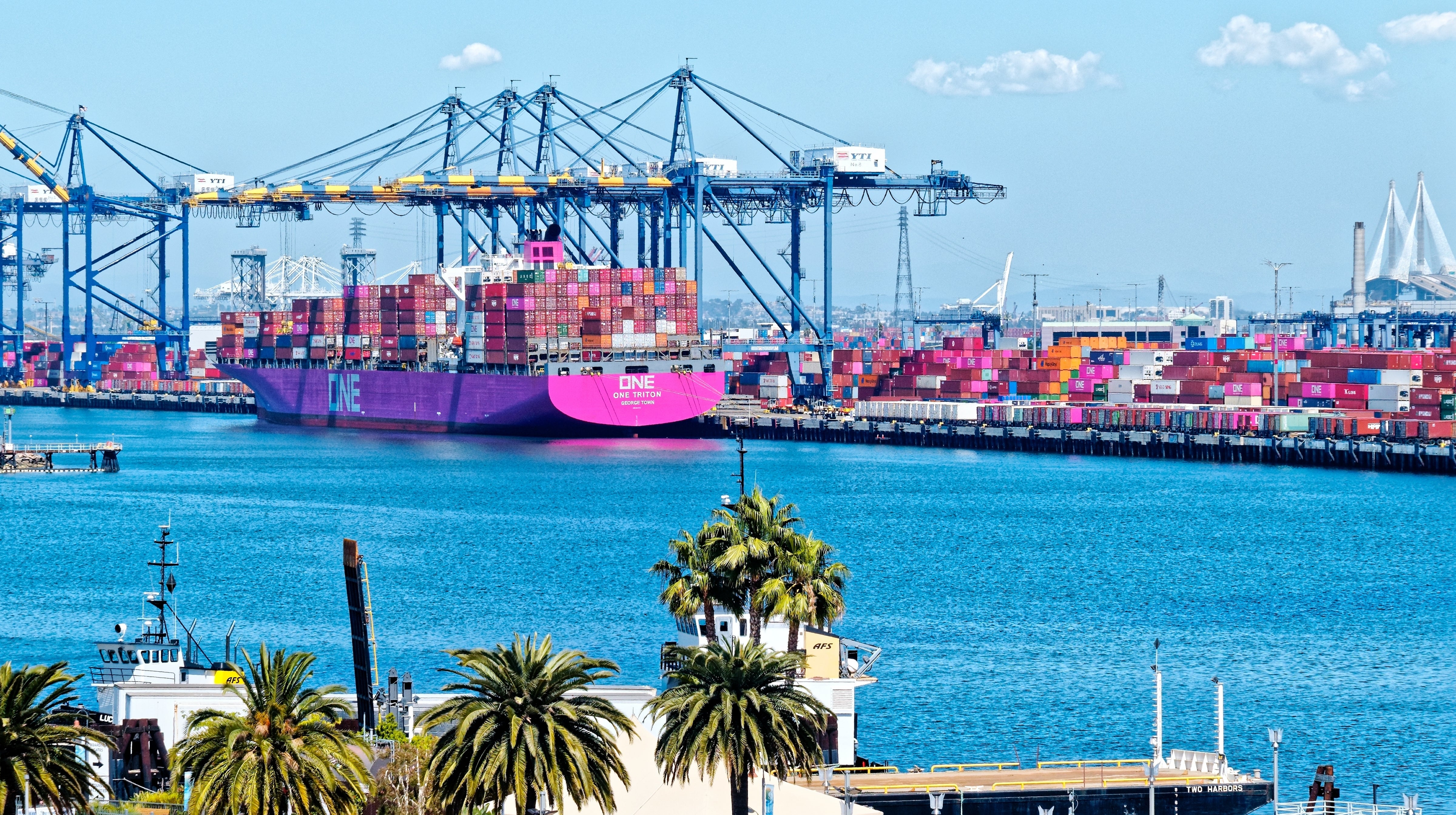 photo of container port of Los Angeles