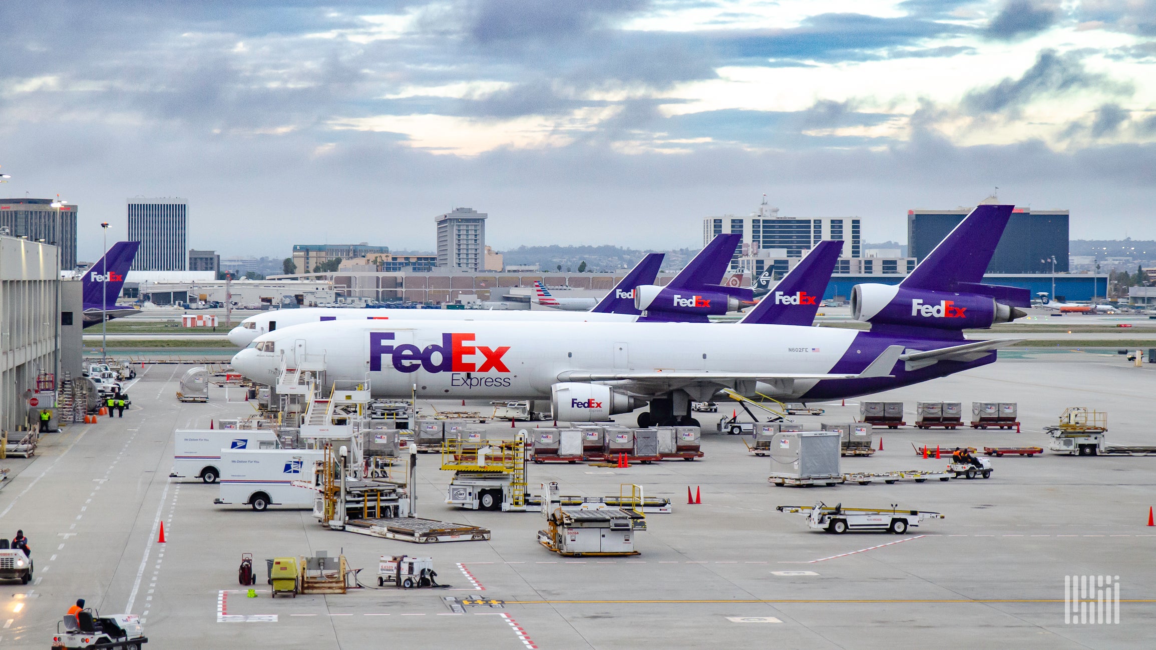 Fedex plane