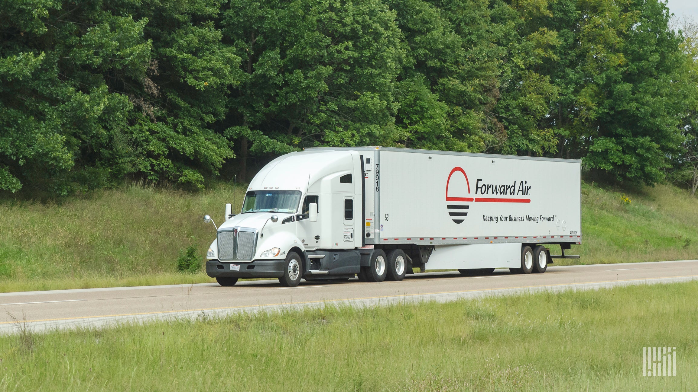 A Forward Air trailer being pulled by an independent contractor