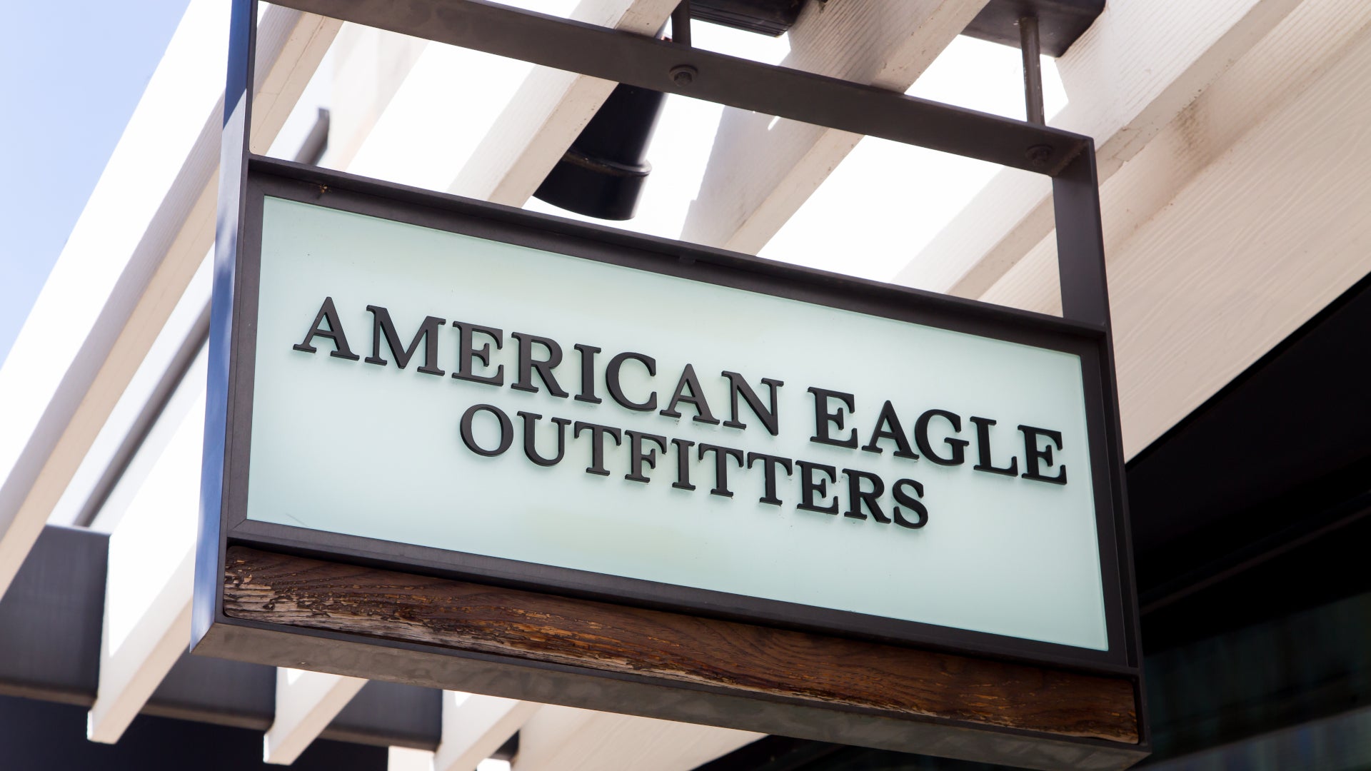 American Eagle quiet platforms logistics