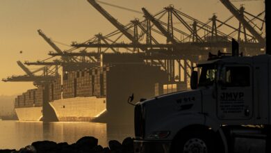 a photo of the container shipping port in Los Angeles