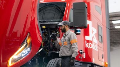 Ryder worker with Kodiak Robotics autonomous truck