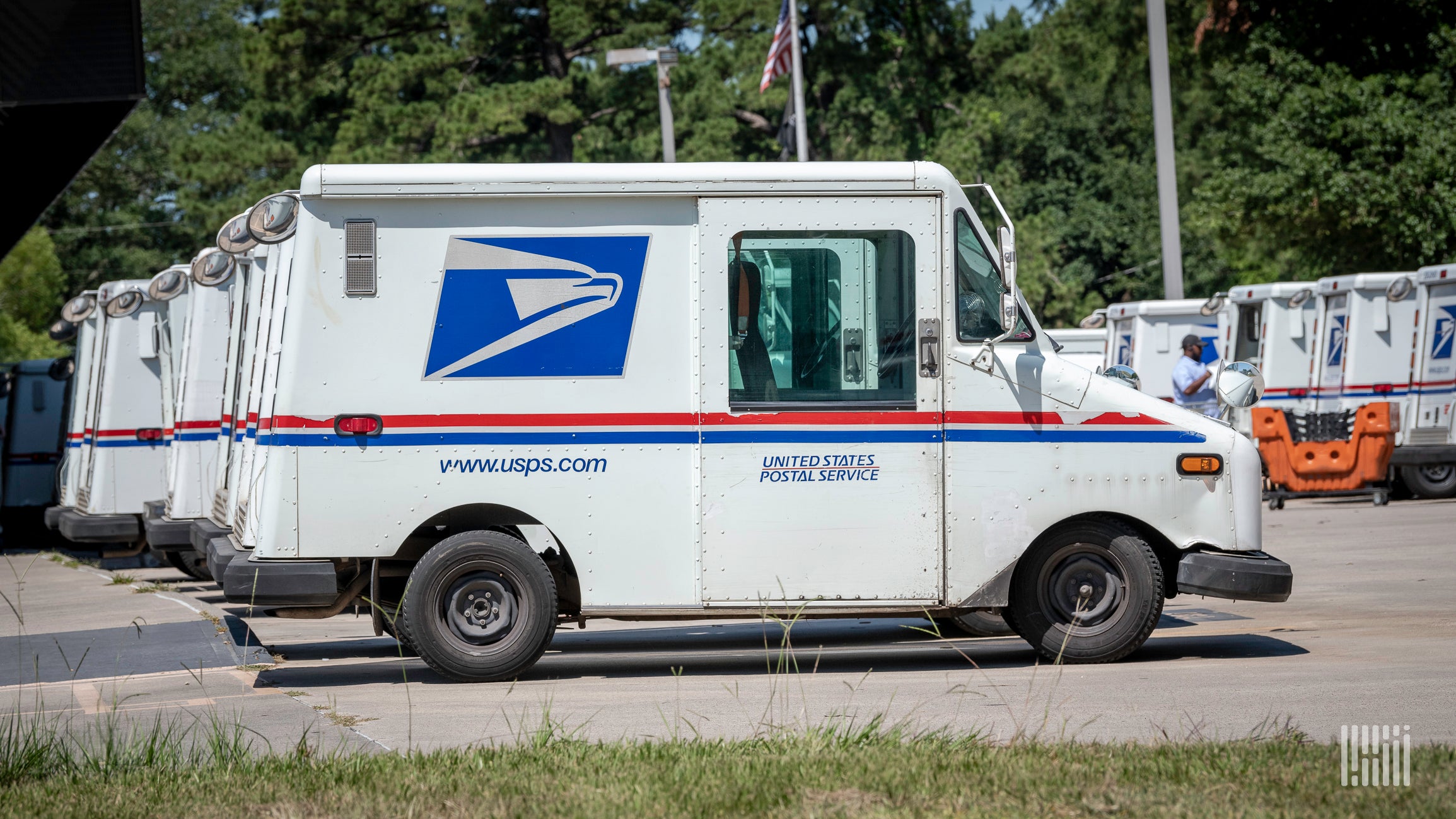 Newspaper: Trump to order hostile takeover of US Postal Service