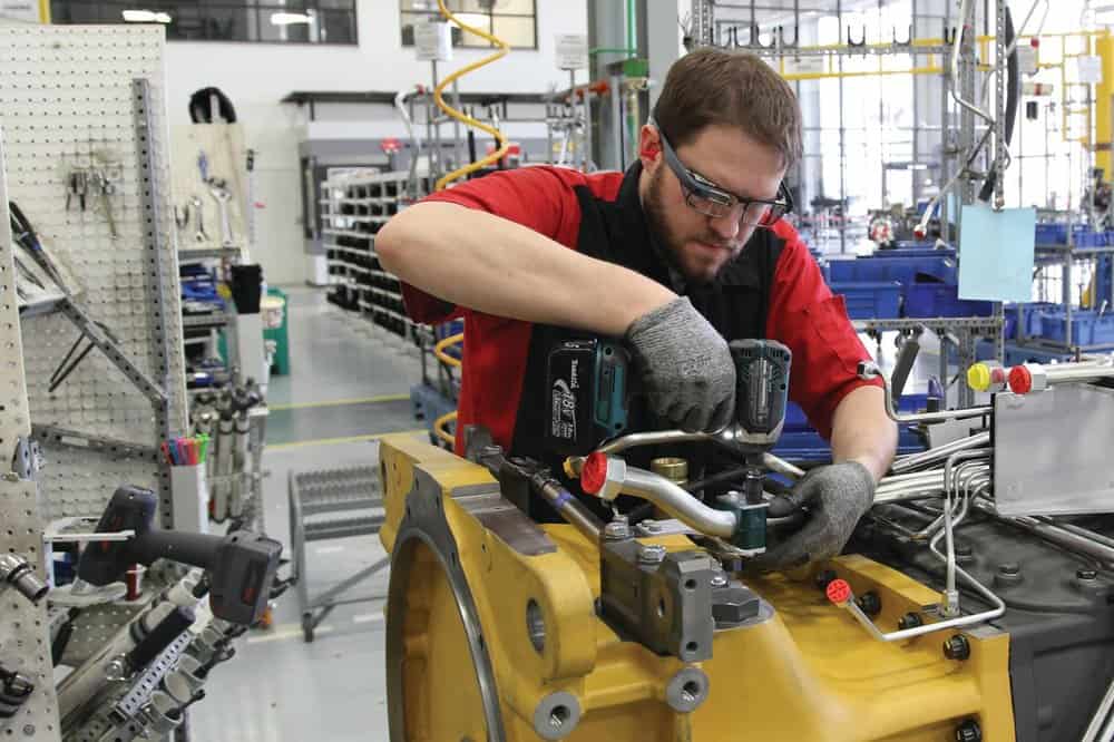  A worker wearing Google Glass Enterprise Edition is able to see assembly instructions, get remote support and make notes and reports. 