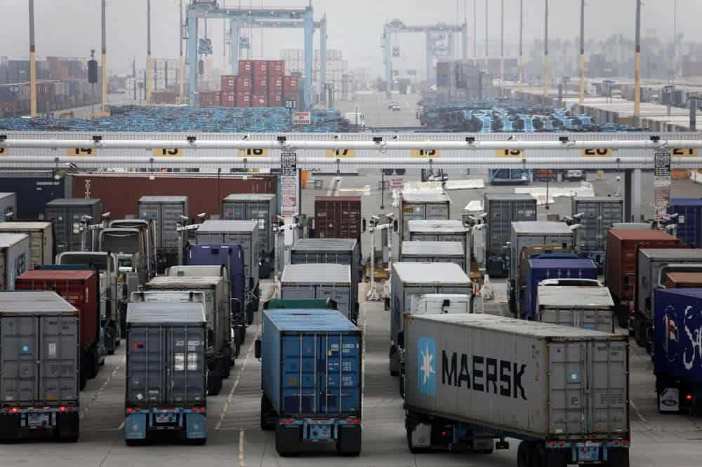  Drayage drivers at the Port of Los Angeles. A new bill will protect drivers from wage theft (Photo: Port of Los Angeles) 