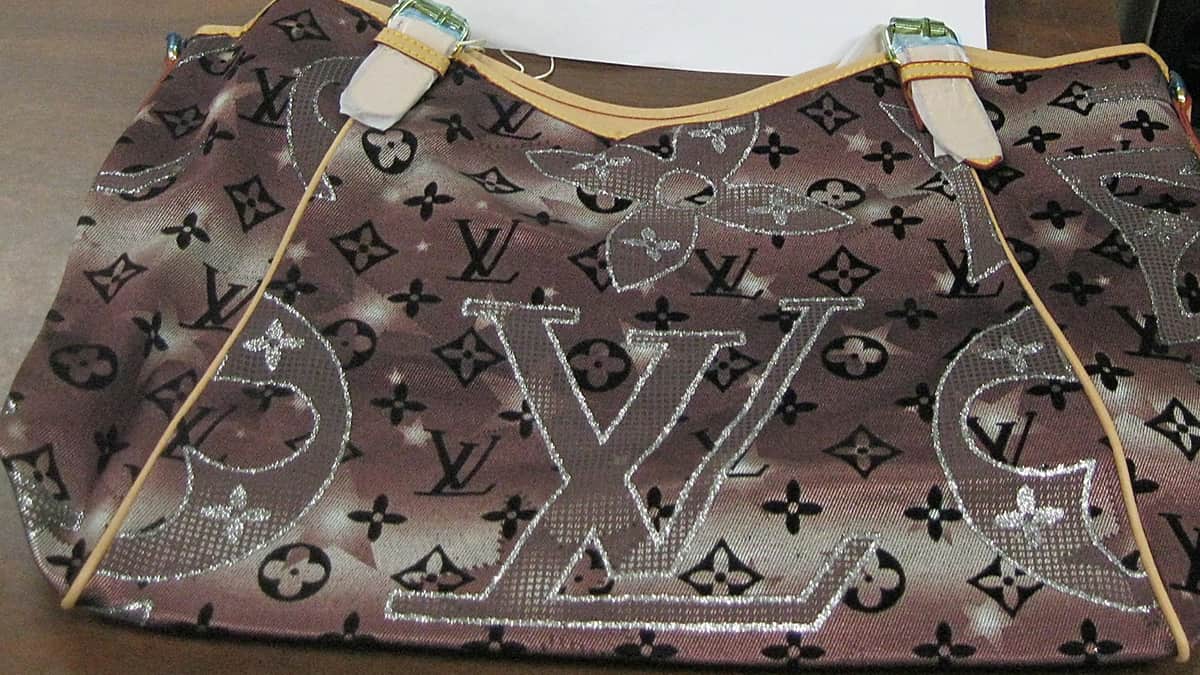 Louis Vuitton turns to blockchain in battle against copycats - Supply Chain  Movement