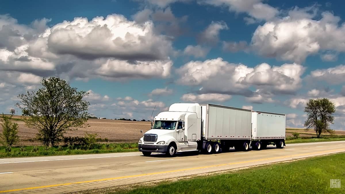 Truck on highway (Photo credit: Jim Allen/FreightWaves)