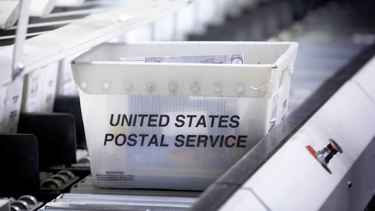 USPS, facing fiscal calamity, confronts new challenges to international