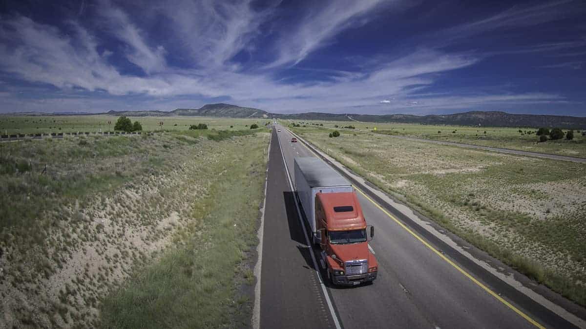 A truck rolls down the highway. (Photo: Jim Allen/FreightWaves)