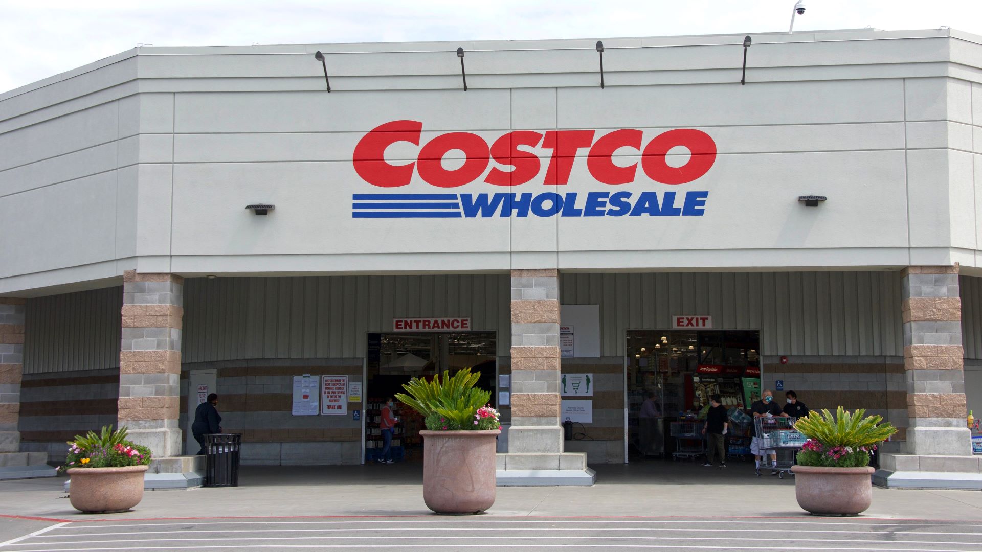 https://www.freightwaves.com/wp-content/uploads/2021/09/Costco-goes-boating_1.jpg