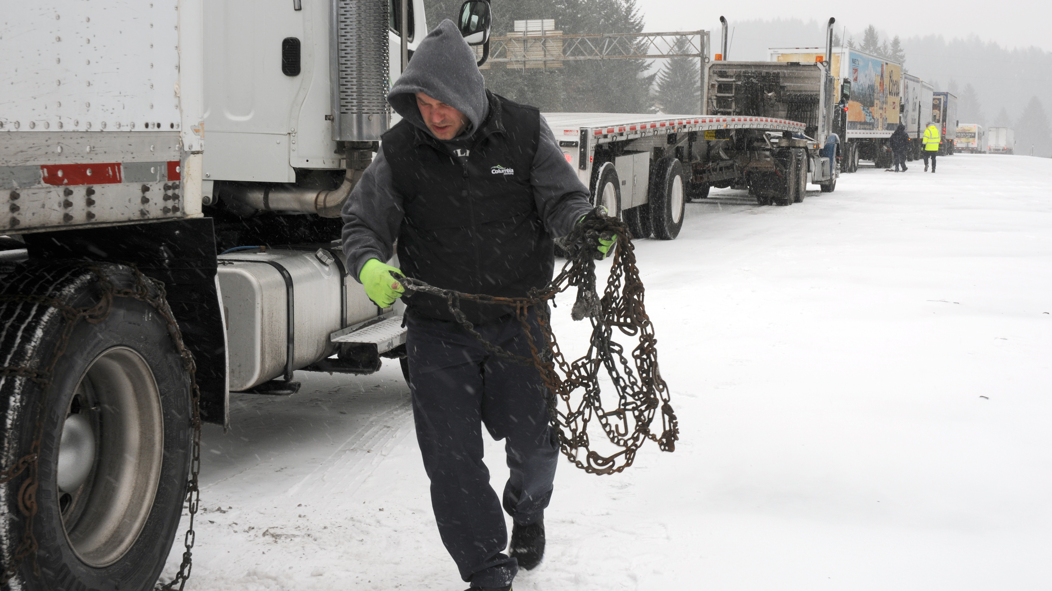 Trucker Clothes. What Do Truck Drivers Wear: Boots, Gloves