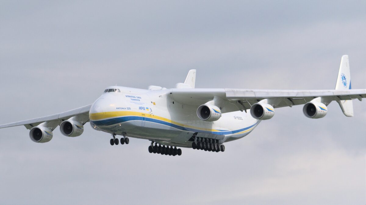 giant russian cargo plane