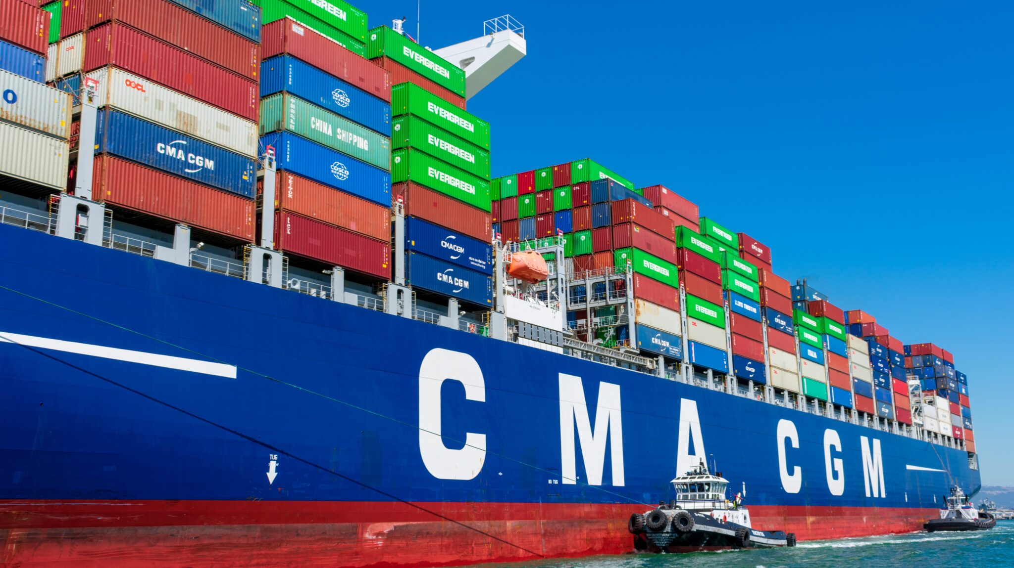 Cma cgm track. CMA CGM. Контейнеровоз CMA CGM. CMA CGM корабль. CMA CGM Франция.