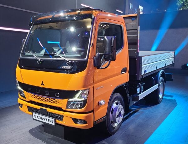 daimler-truck-adds-rizon-medium-duty-ev-brand-laptrinhx-news