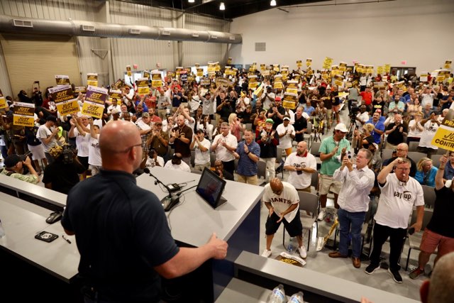 UPS Strike: Managers Training to Move Packages If Teamsters Talks Fail