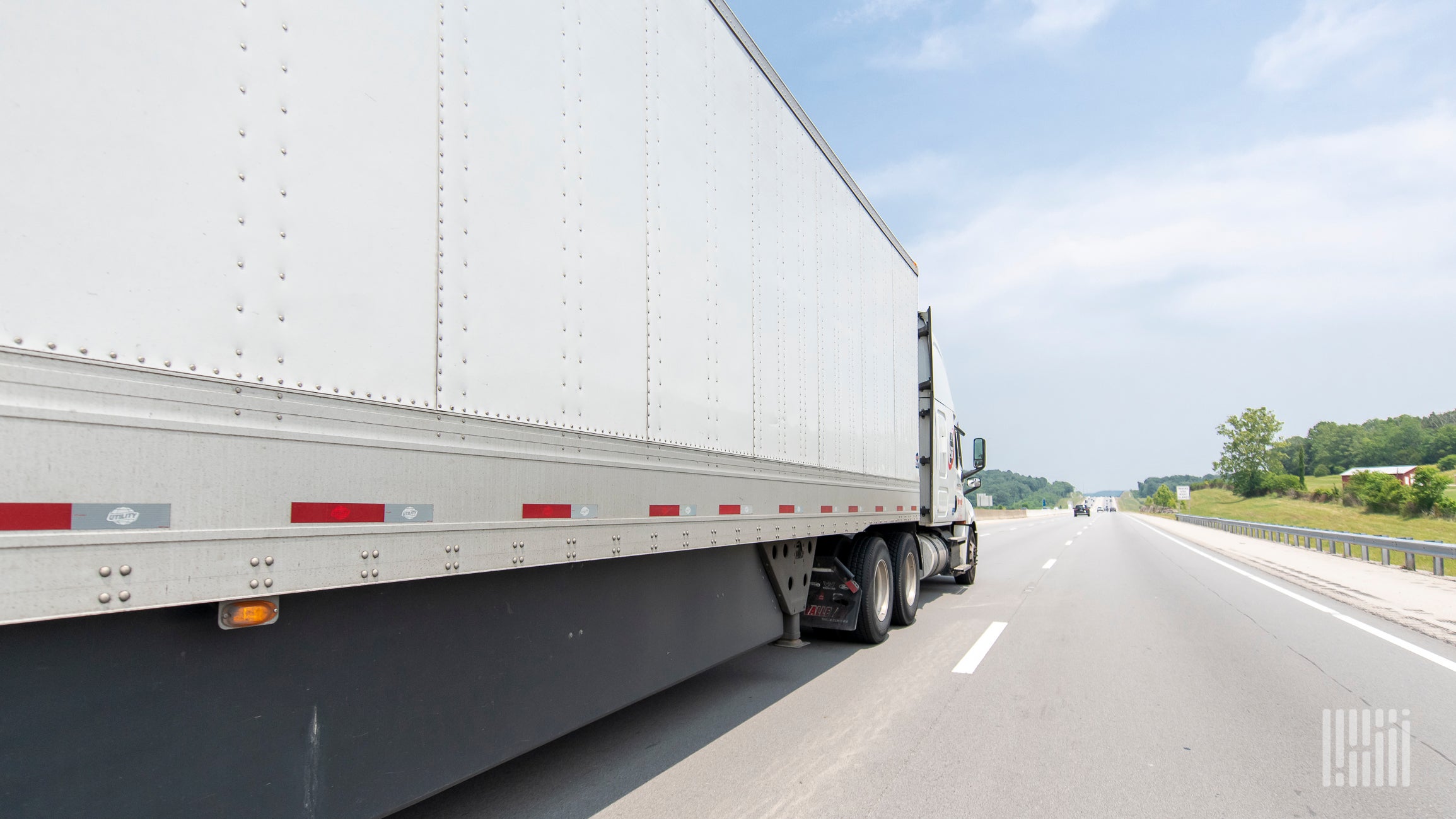 https://www.freightwaves.com/wp-content/uploads/2023/08/01/A-white-tractor-trailer-on-the-highway.jpg